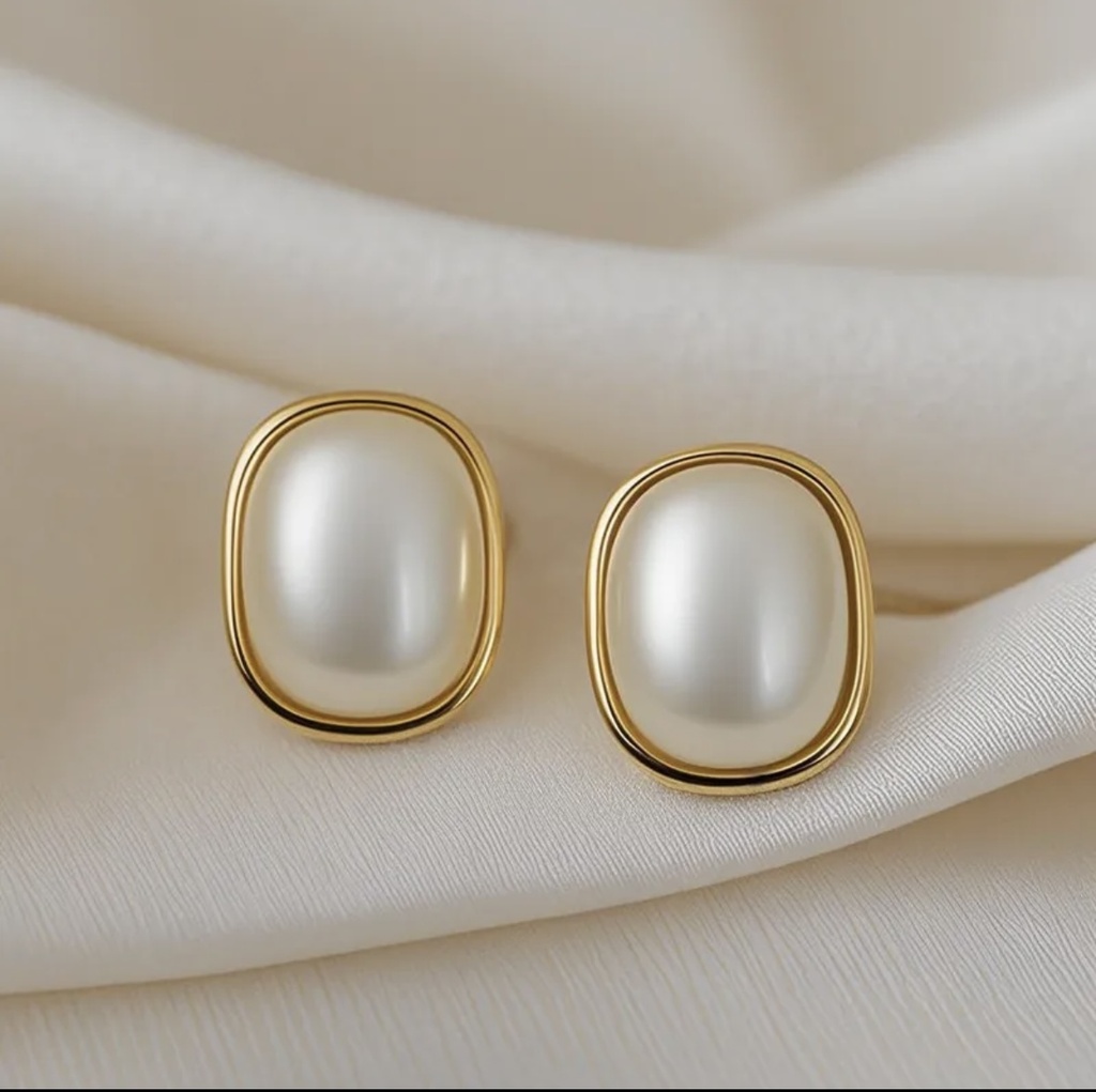 Classic Oval Pearl Stud Earrings GT OFFER