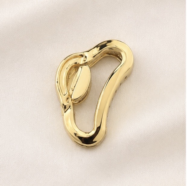 Elegant Gold-Tone Heart-Shaped Hair Claw