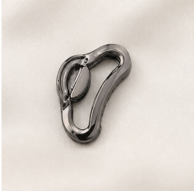 Chic Gunmetal Heart-Shaped Hair Claw