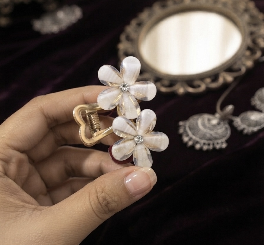Flower Claw Clip - Pearlescent Haze