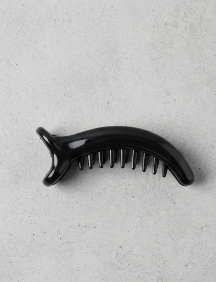 Effortless Elegance: The Glossy Black Banana Clip