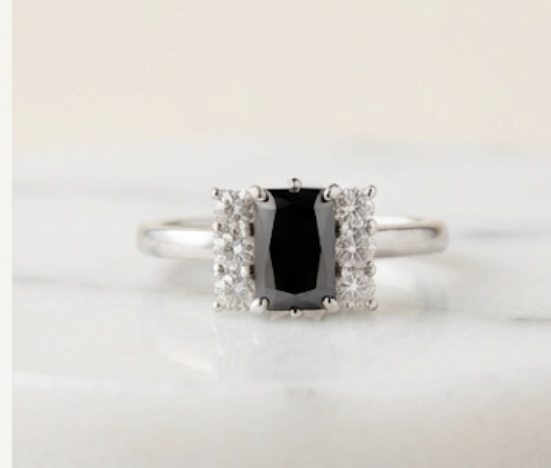 Elegant Black Stone Fashion Ring