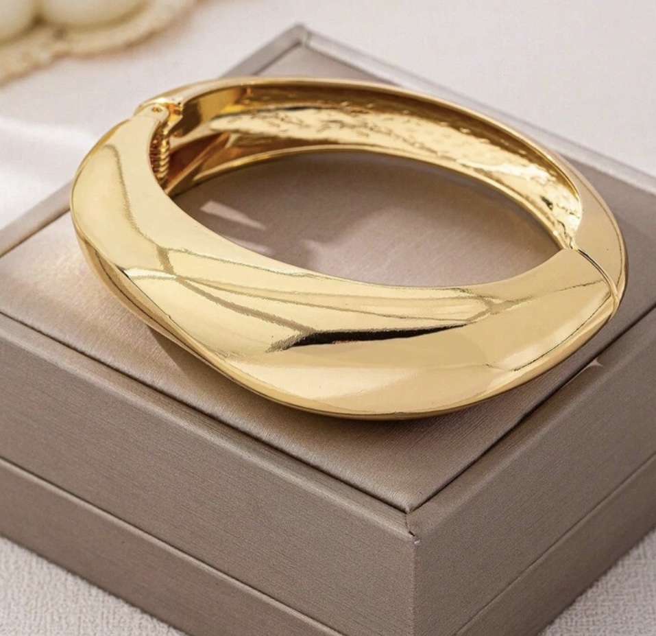 Fashionable Minimalist Solid Gold Thick Geometric Bangle/ Bracelet Anti Tarnish