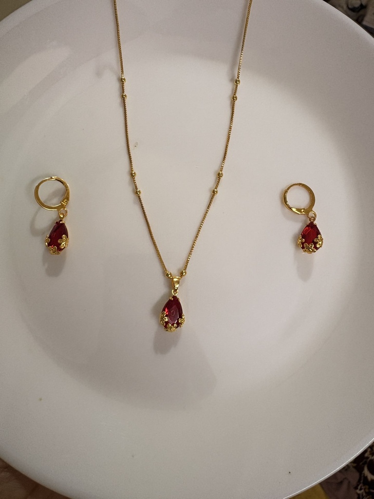 Imitation Golden Finish Jewelry Featuring A Radiant Ruby-Red Teardrop Design