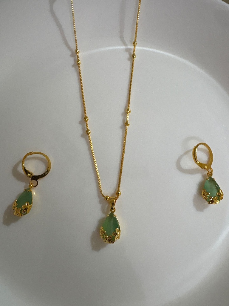 Imitation Golden Finish Jewelry Featuring A Radiant Mint-Green Teardrop Design