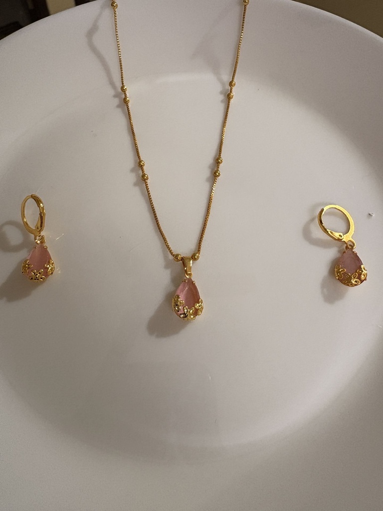 Imitation Golden Plated Jewelry Featuring A Radiant Pink Teardrop Design
