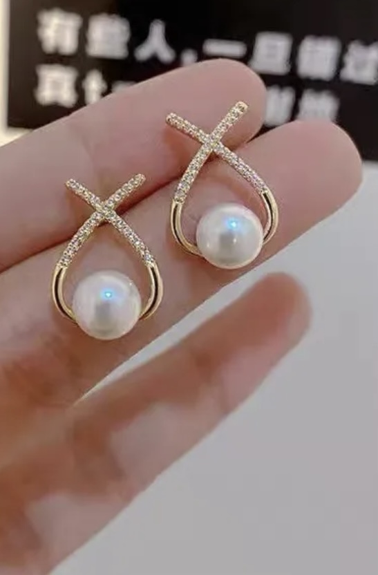 Crossover Pearl Studs