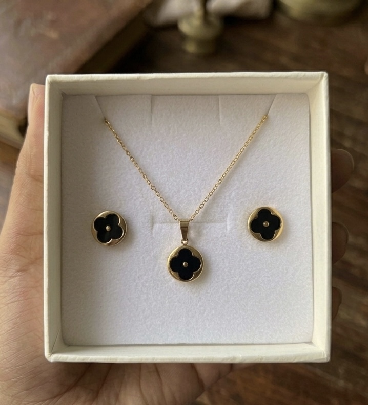 22k Gold-Plated Black Floral Motif Necklace Set